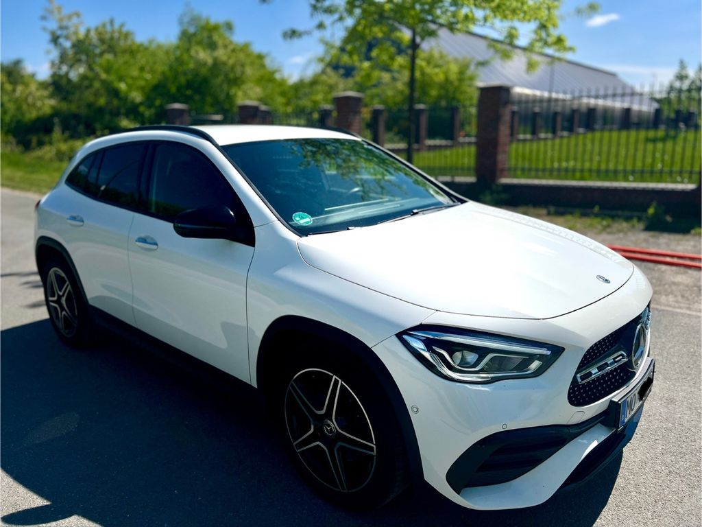 Mercedes-Benz GLA 220