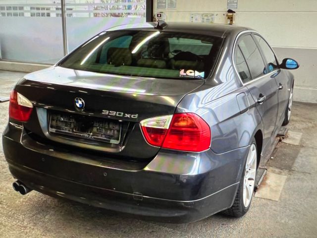 BMW 330d xDrive/Automatik/Leder/Glasdach/Navi