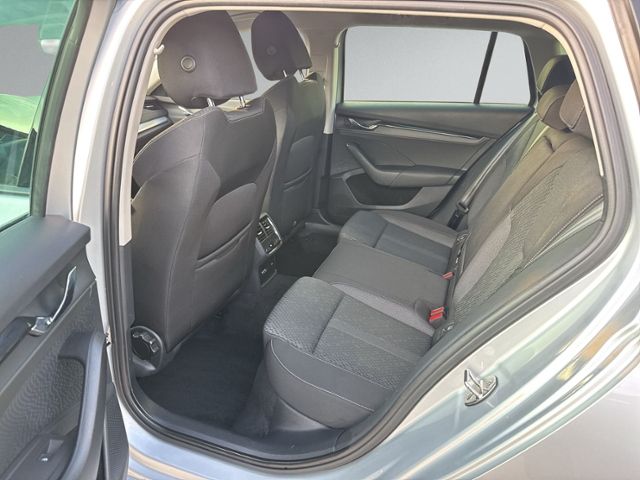 Octavia Combi 2.0 TDI DSG Clever LED+NAVI+PDC+GR