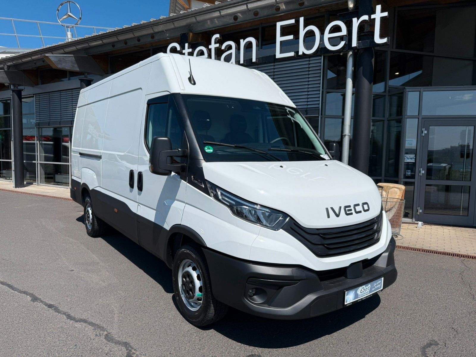 Fahrzeugabbildung Iveco Daily 35S18HA8 V Kastenwagen *R 3.520*AHK*