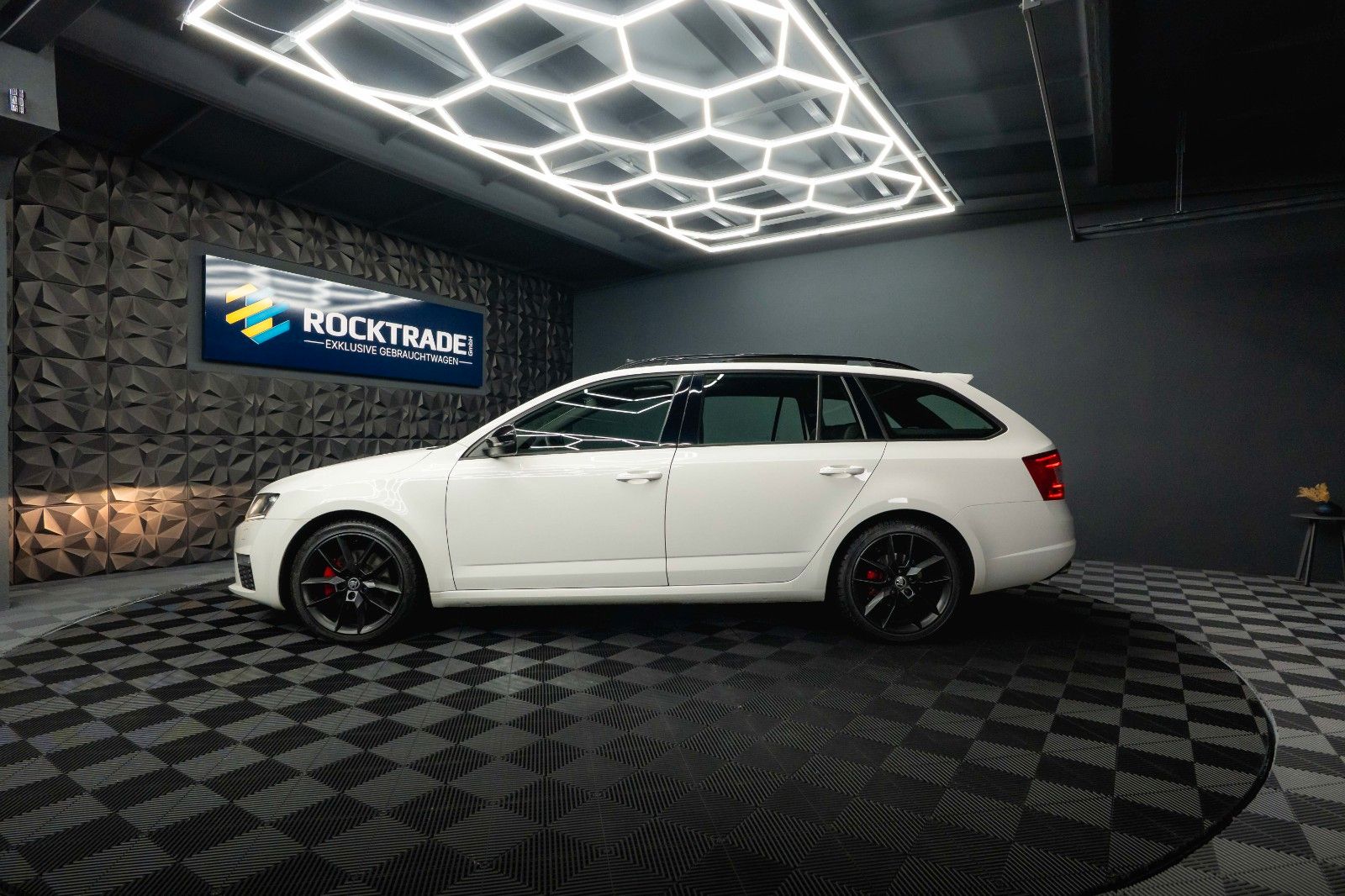 Fahrzeugabbildung SKODA Octavia 2.0 TDI RS 4x4 Performance *Pano*ACC*LED