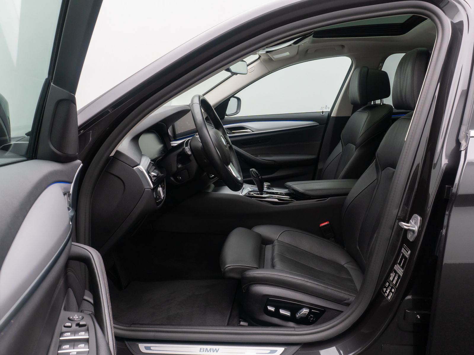 Fahrzeugabbildung BMW 530d xD 360&deg;Glasdach Laser HUD DAB HiFi SoftCl