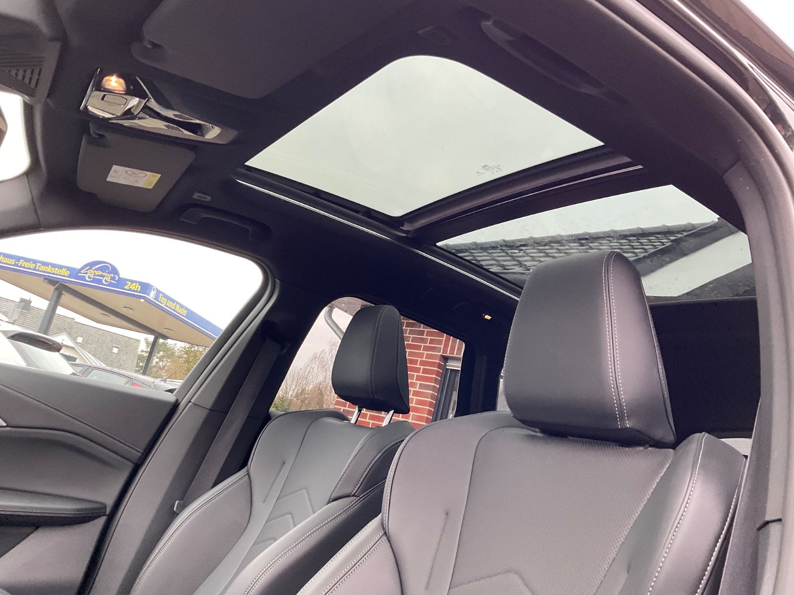 Fahrzeugabbildung BMW X1 sDrive20i,M Sport,AHK,Kamera,Navi,Carplay