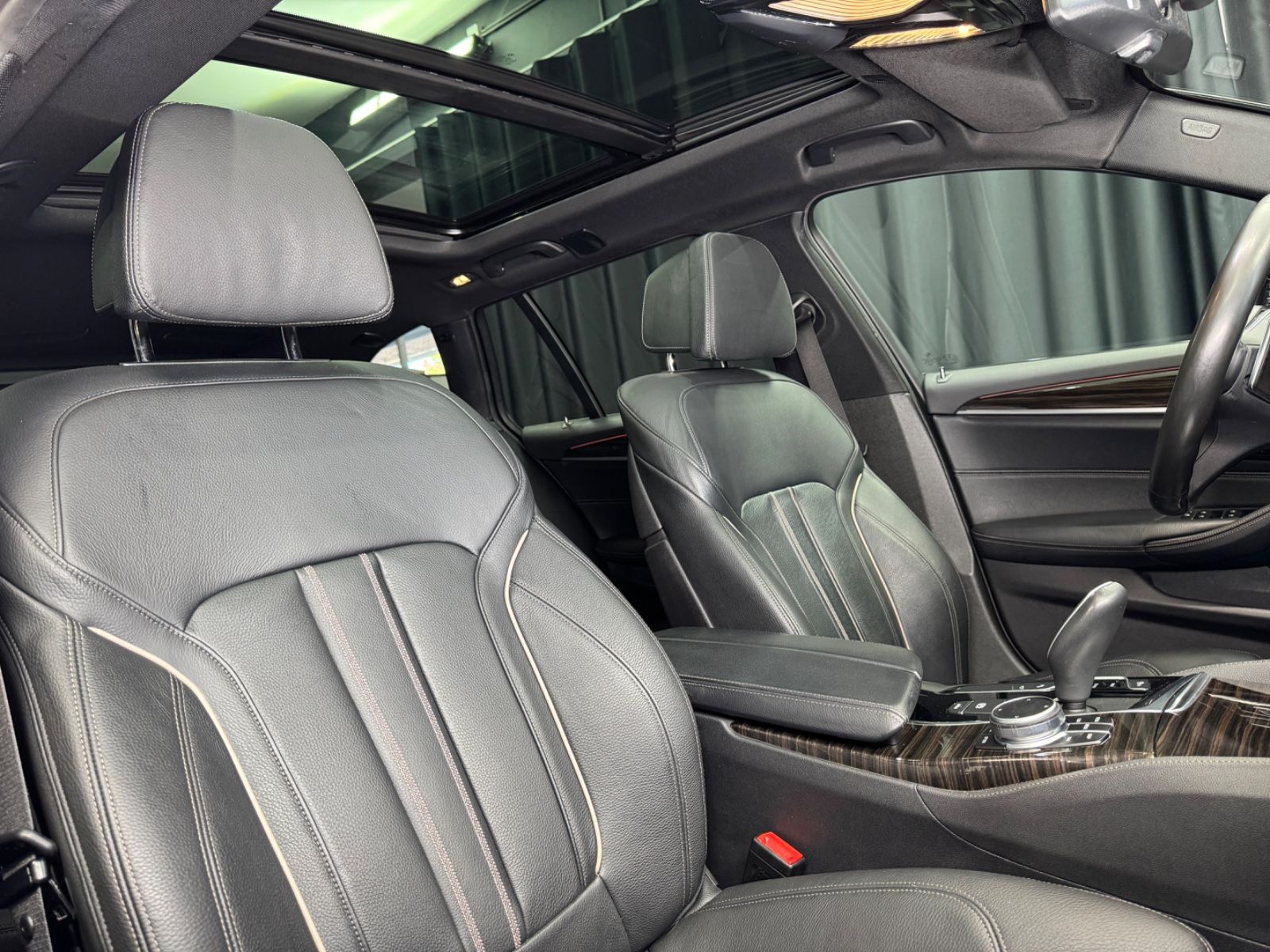 Fahrzeugabbildung BMW M550d xDrive Touring|PANO|NAVI|AHK|1.HAND