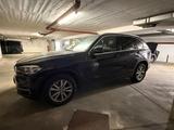 BMW X5 xDrive40d - - BMW X5 mit Diesel-Antrieb: Blau