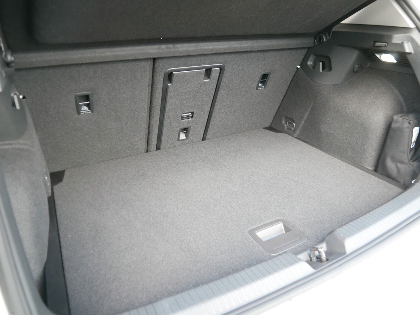 Fahrzeugabbildung Volkswagen Golf -VIII 1.0 Life NEU39T Standhz Kamera ACC SH