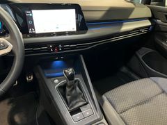 VW Golf 1.5 TSI Active | LED | Navi | App | DAB VW Golf 1.5 TSI Active | LED | Navi | App | DAB