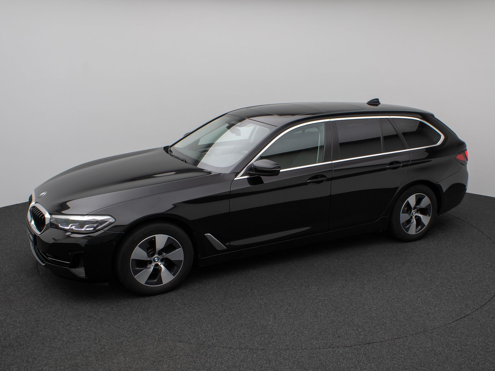 Fahrzeugabbildung BMW 520d Kamera DAB H/K Alarm DisKey Panorama MSport
