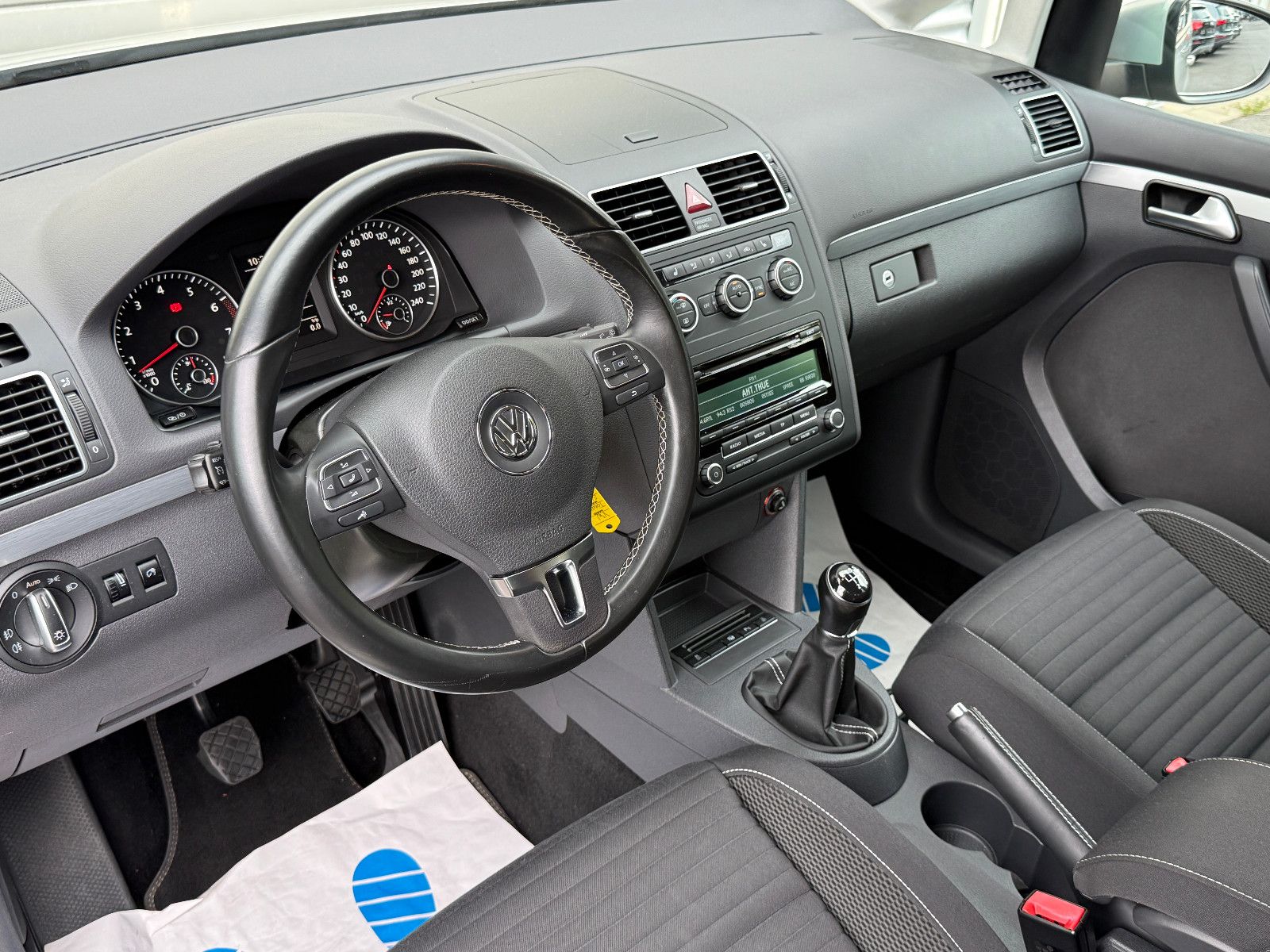 Fahrzeugabbildung Volkswagen Touran Cup 1.2 TSI 7-Sitzer Bi-Xenon GRA SHZ PDC