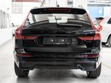 Volvo XC60 B5 AWD Ultra Black Edition PANO 360° FACEL. - Volvo XC60: Ultra Black Edition