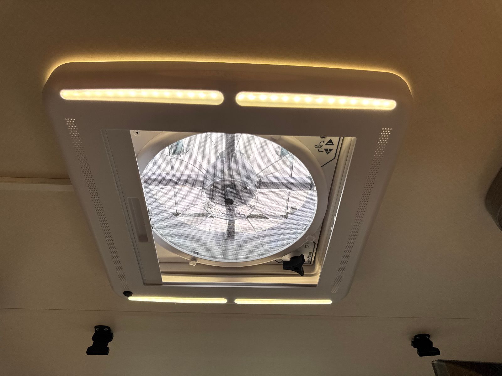 Fahrzeugabbildung Hobby T 65 HKM OPTIMA ON TOUR IC-LINE MAXXAIR BEARLOCK