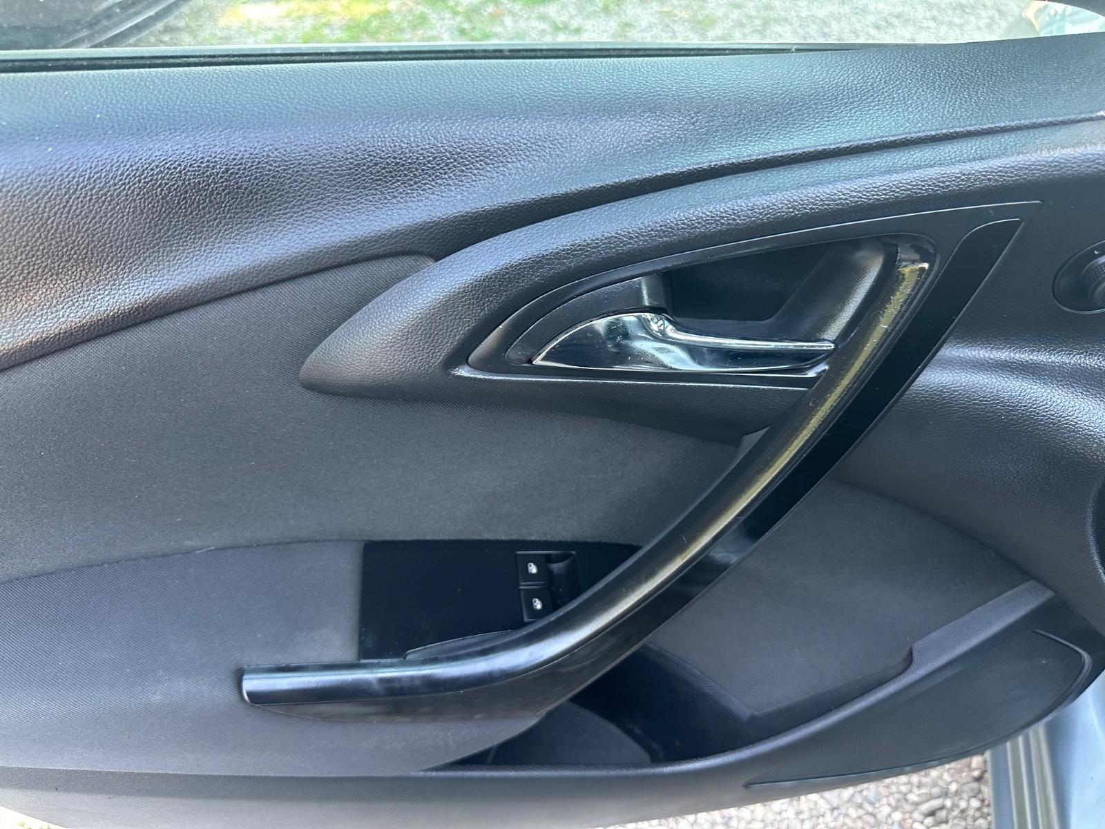 Opel Astra 2015 — photo 10