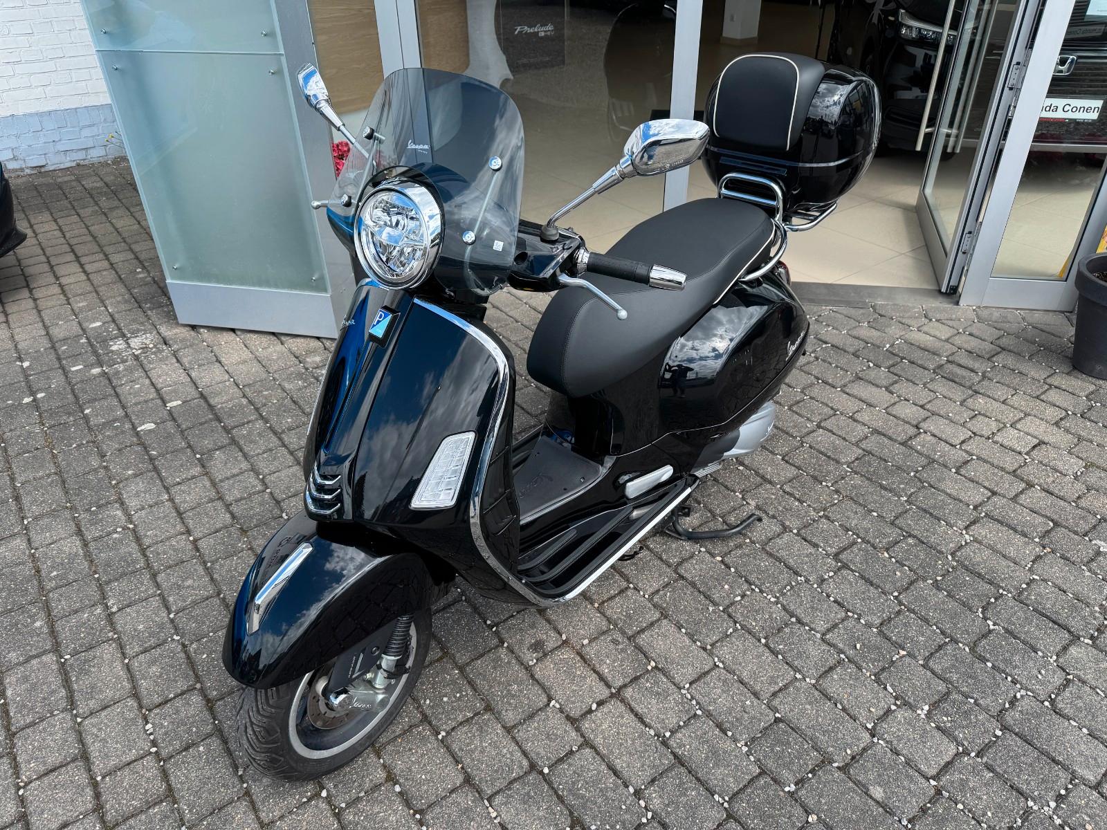 Vespa GTS 300 Super E5 ABS Top Case/Windschild