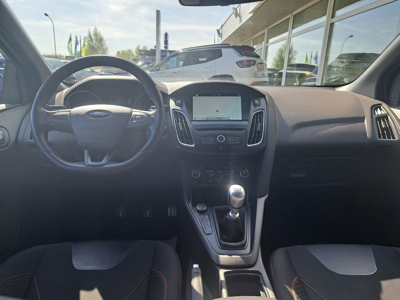 Fahrzeugabbildung Ford Focus ST-Line NAVI PARK-ASSISTENT WINTERPAKET