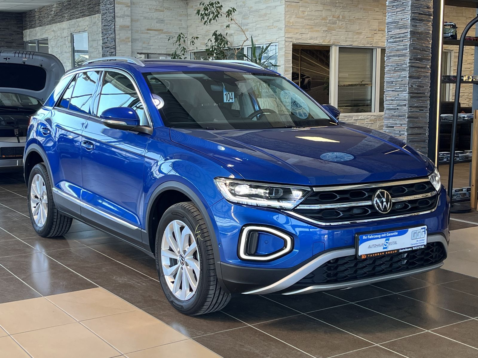 Volkswagen T-Roc IQ.DRIVE R.Cam Navi SHZ LED ACC ST-Heiz.