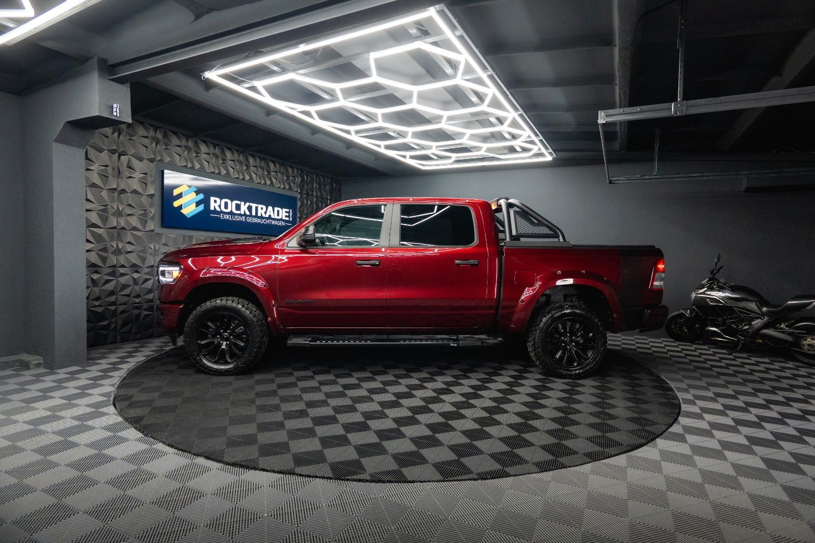 Fahrzeugabbildung Dodge RAM 5.7 V8 HEMI 4x4 OFFROAD NIGHT-Edition LED