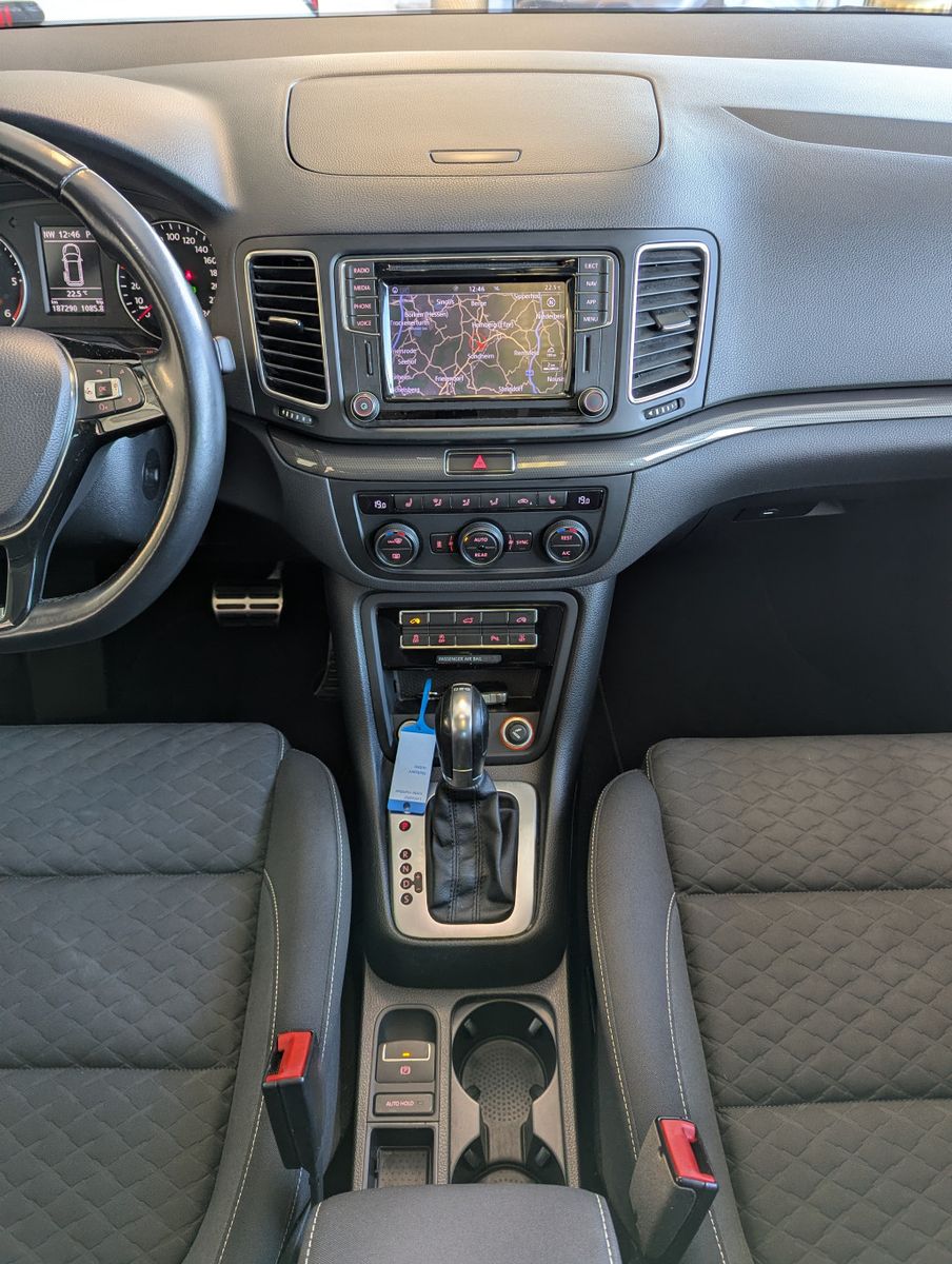 Fahrzeugabbildung Volkswagen Sharan 2.0 TDI DSG Join Pano StHz. 7-Sitze AHK