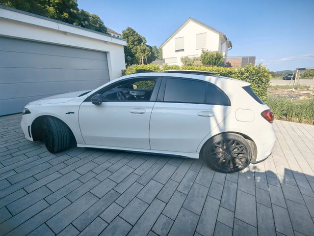MERCEDES-BENZ A 200 d A45 S Look und Sound