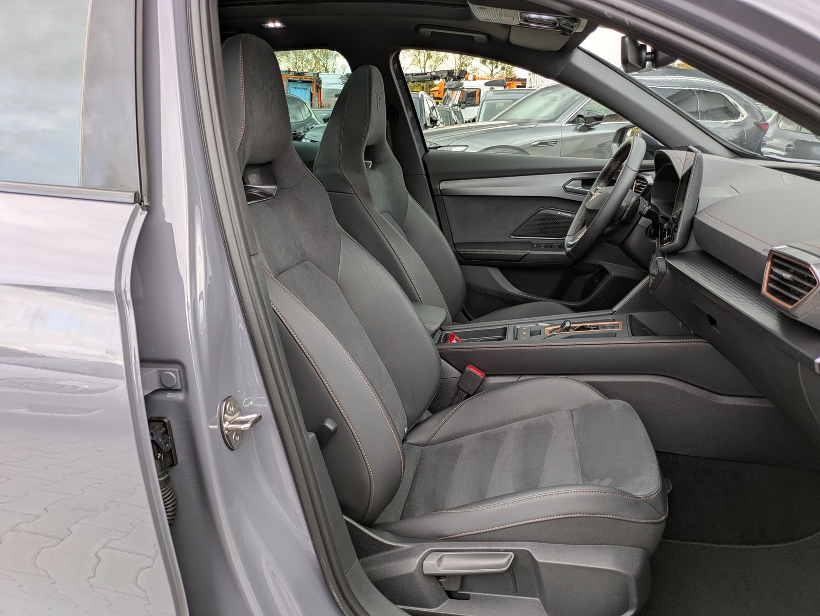 Fahrzeugabbildung CUPRA Formentor 1.5 eTSI PANO*MATRIX*SENNH.*DINAM*360°