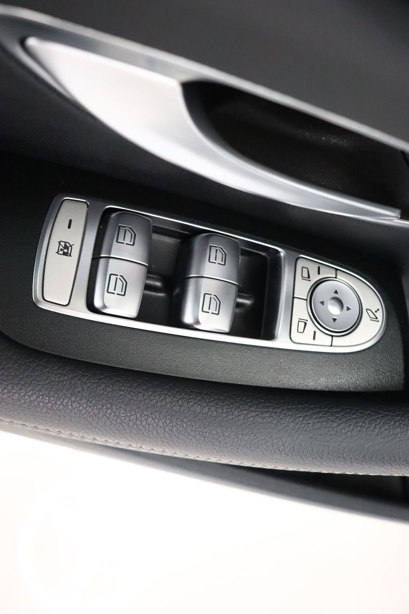 Fahrzeugabbildung Mercedes-Benz E 220 d Night Edition * Airscarf * LED *