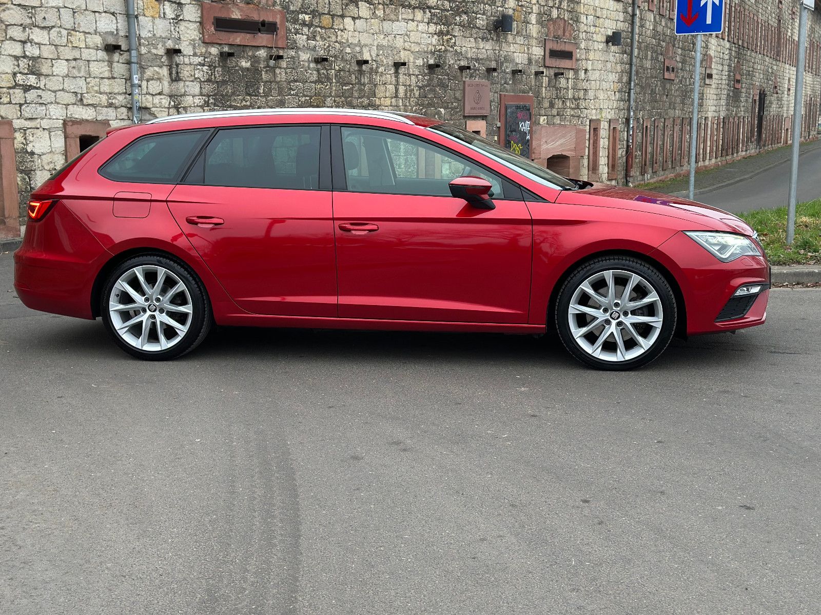 Fahrzeugabbildung SEAT LEON ST FR*PANORAMA+LED+NAVI+184 PS*