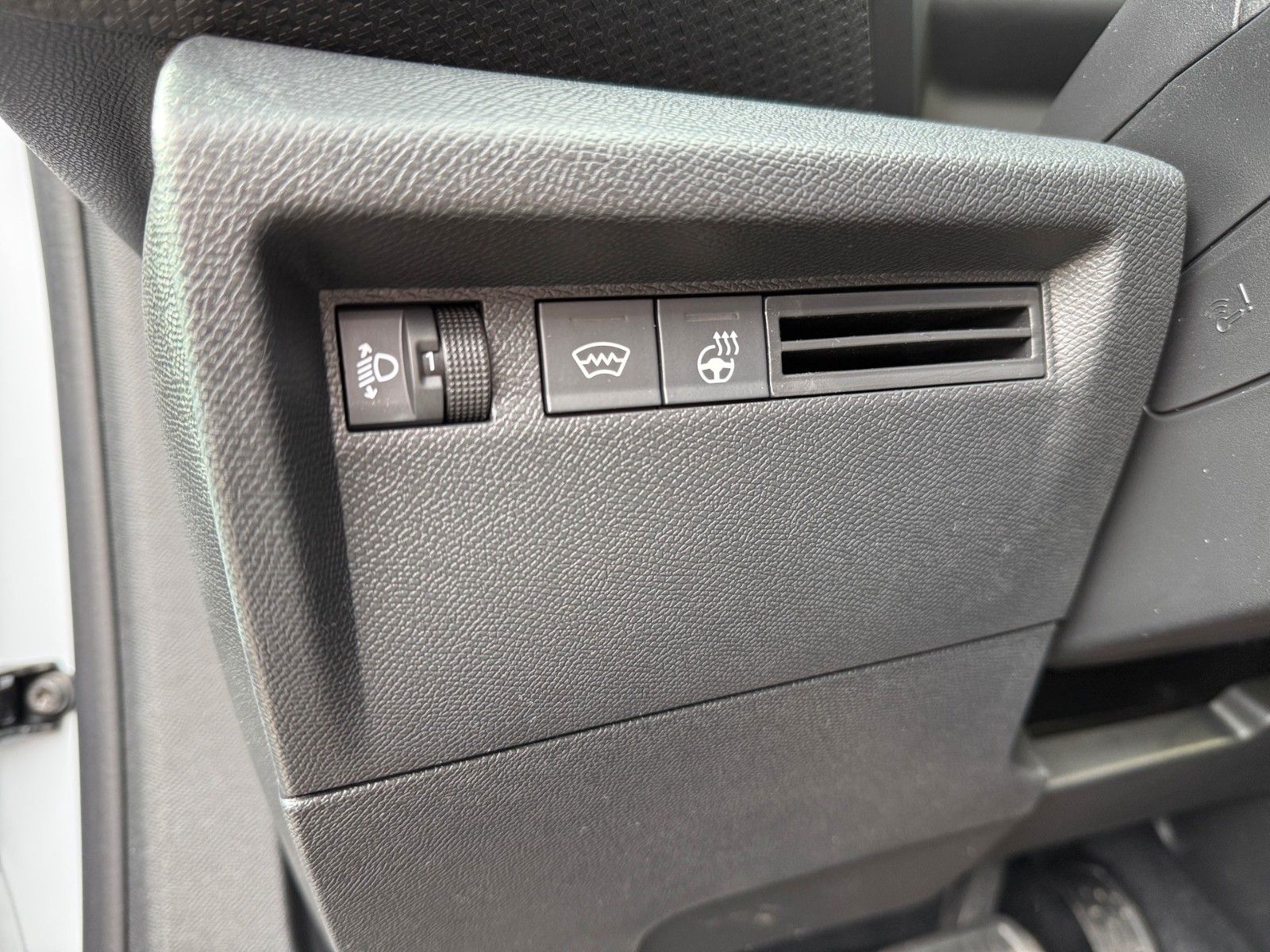 Fahrzeugabbildung Citroën C4 Hybrid 145 MAX - Vollausstattung*Massage*ACC