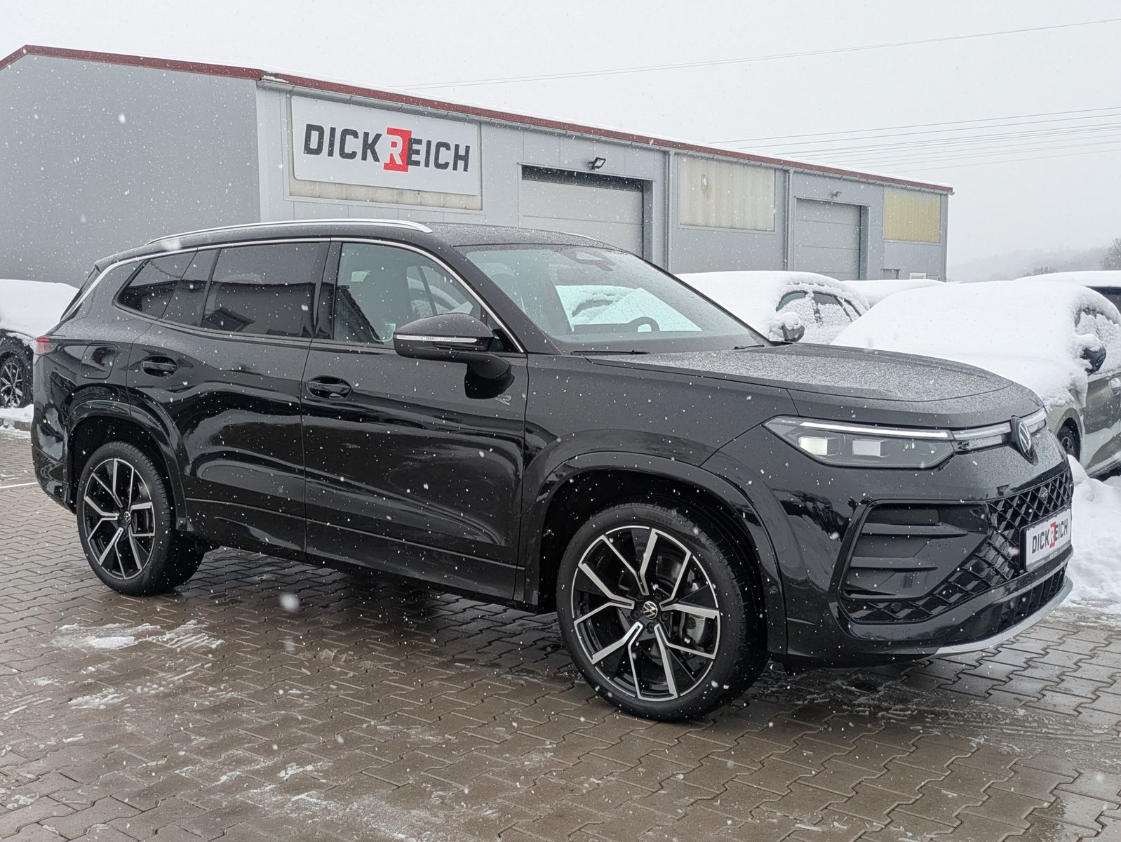 Fahrzeugabbildung Volkswagen Tayron 2.0 TDI 4M R-Line 7Si*MATRIX*AHK*PANO*HUD