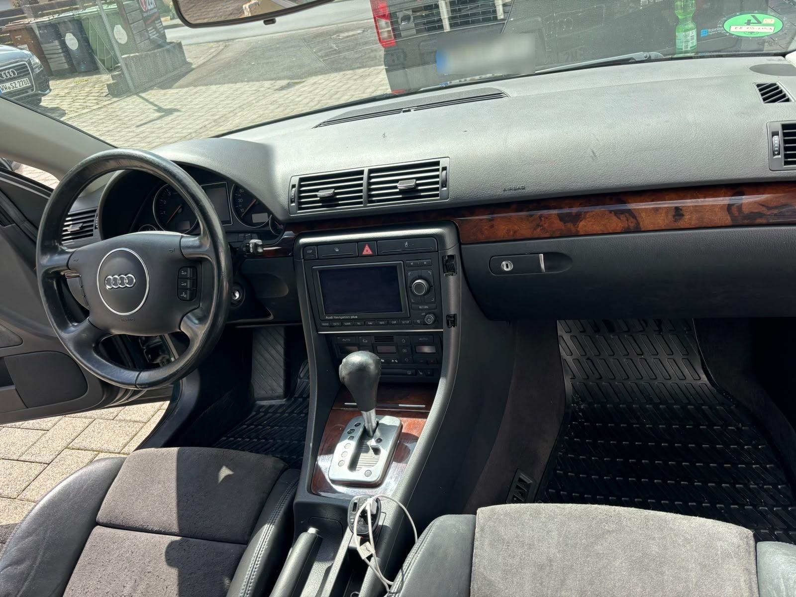 Audi A4 2004 — photo 5