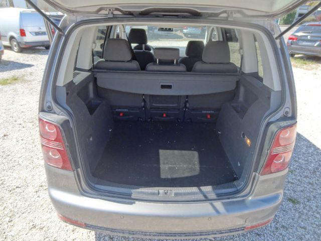 Fahrzeugabbildung Volkswagen Touran Freestyle BlueMotion/