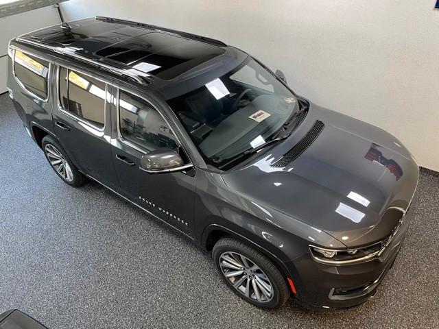 Jeep GRAND WAGONEER 6.4L V-8 LPG  NIGHT VIEW 1. HAND