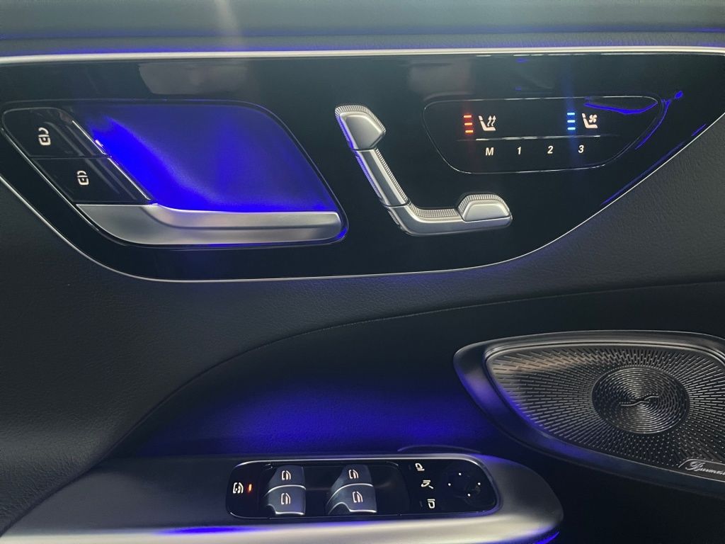 Fahrzeugabbildung Mercedes-Benz C 300 d AMG ACC SDHZ Sitzklima HUD LED Sport DAB