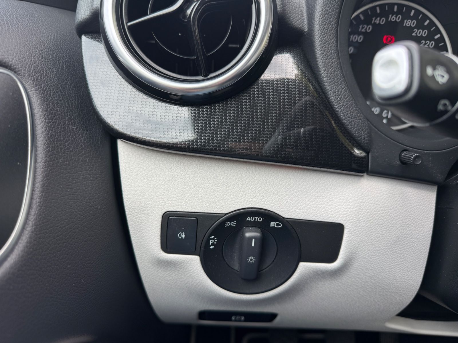 Fahrzeugabbildung Mercedes-Benz B 200 Navi+PDC+LED