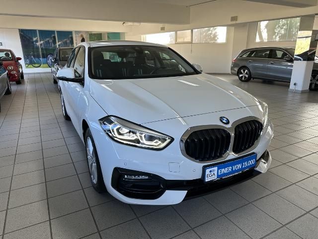 BMW 118 i Sport Line LED RFK Pannodach Navi PDC Sitz