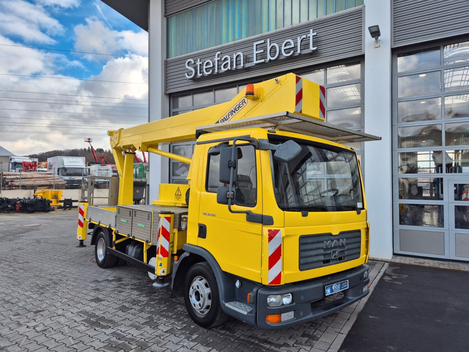 Fahrzeugabbildung MAN TGL 8.150 4x2 Bison Palfinger TKA 30