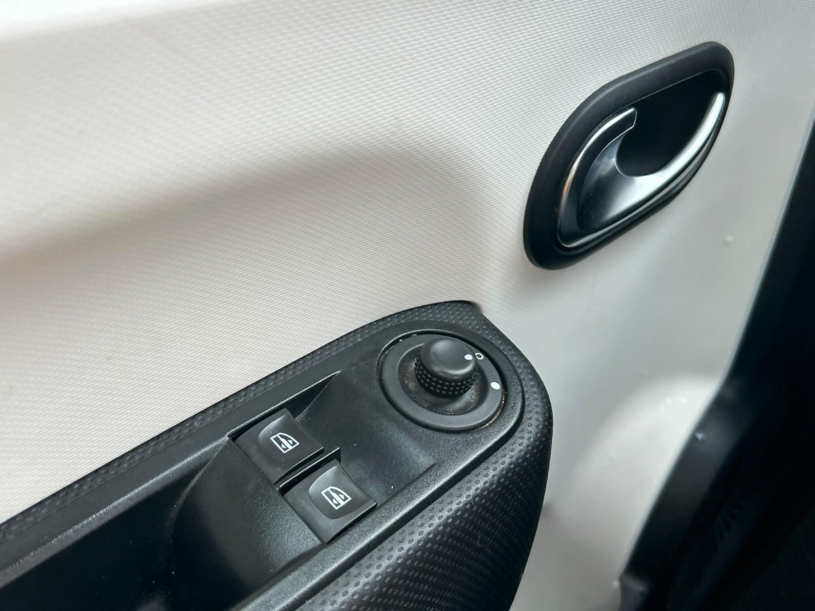 Renault Twingo Intens TCe 90 Klimaauto. Navi PDC Kamera