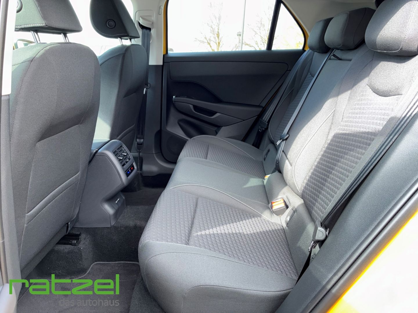Fahrzeugabbildung Volkswagen T-Roc LIFE 1.5 eTSI 5J.Garantie+Navi+SHZ+PDC