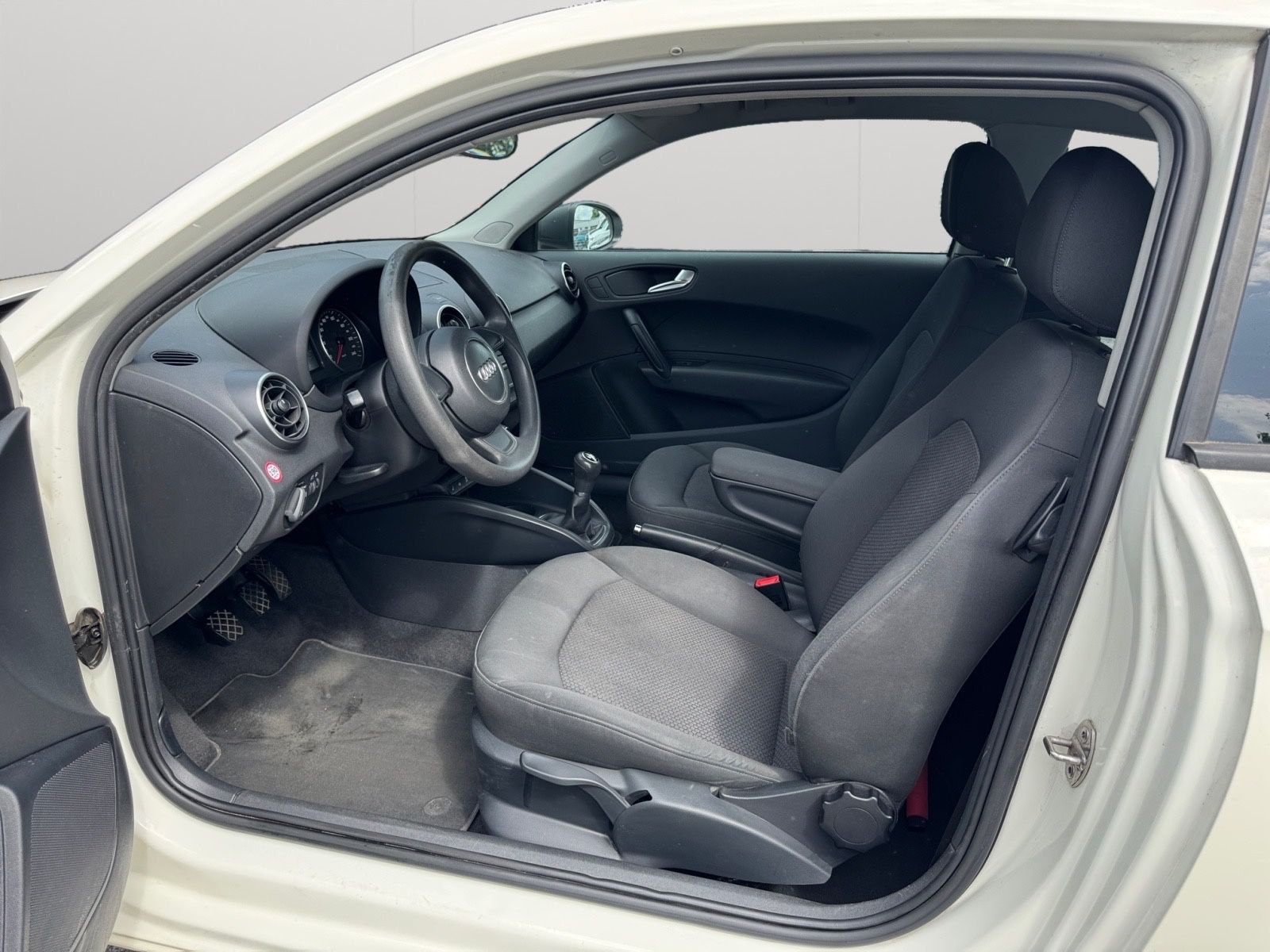 Fahrzeugabbildung Audi A1 attraction*SZH*Klima*PDC*8Fach*Garantie