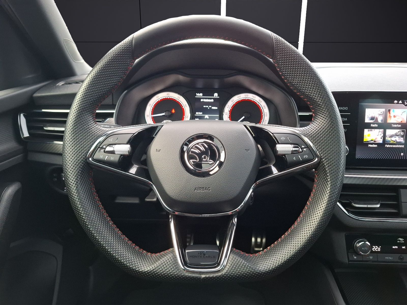 Fahrzeugabbildung SKODA Kamiq TSI Monte Carlo LED AHK Pano GRA PDC SH 18