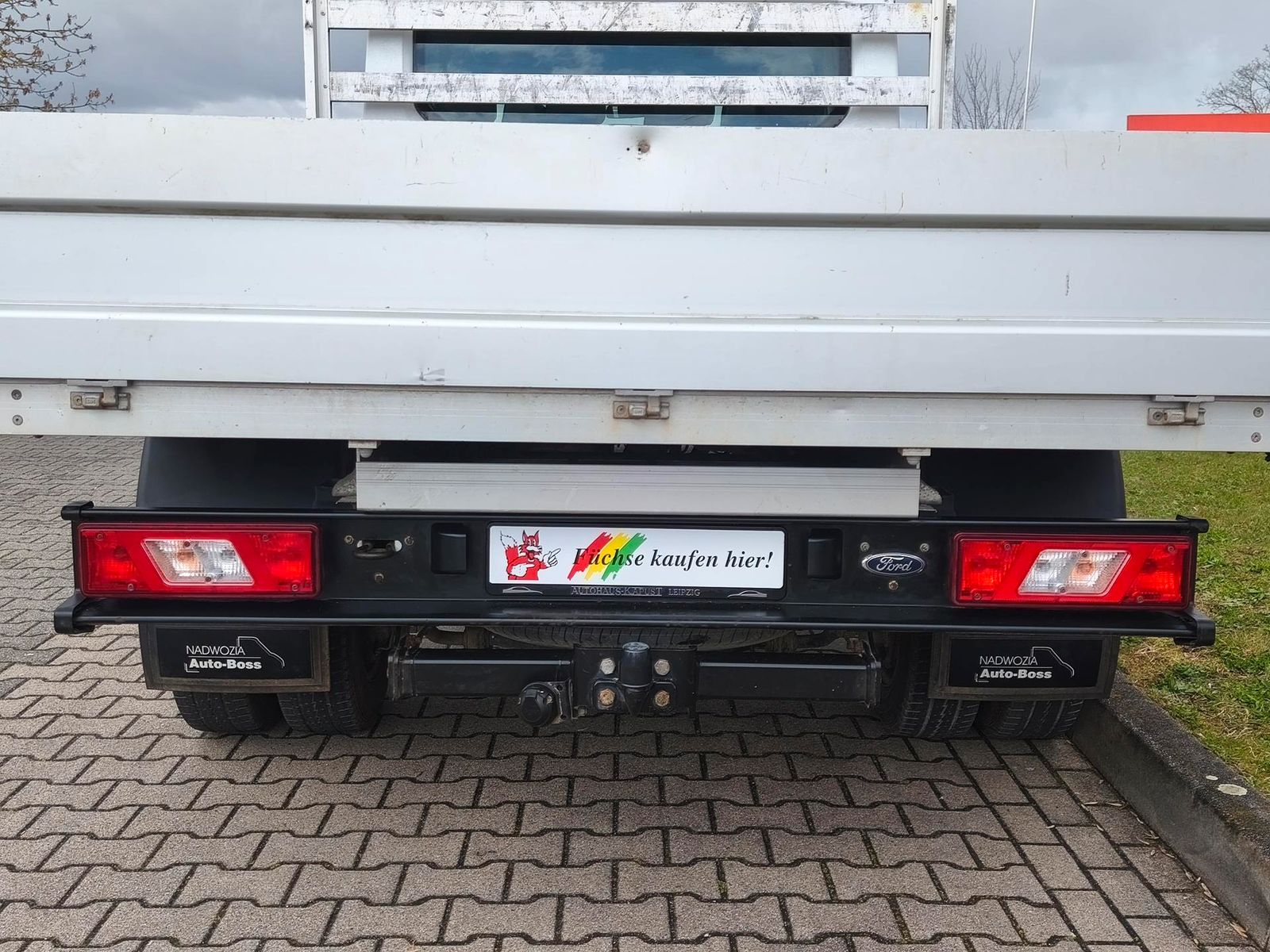 Fahrzeugabbildung Ford Transit Pritsche 350 L3 DK/Zwillingsreif/3t Ahk