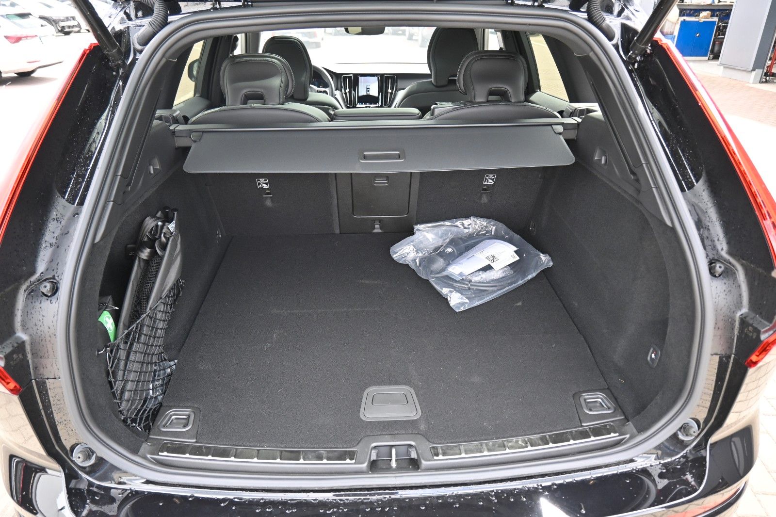 Fahrzeugabbildung Volvo XC60 T6 RC AWD Plus Black Edition*360°*ACC*AHK