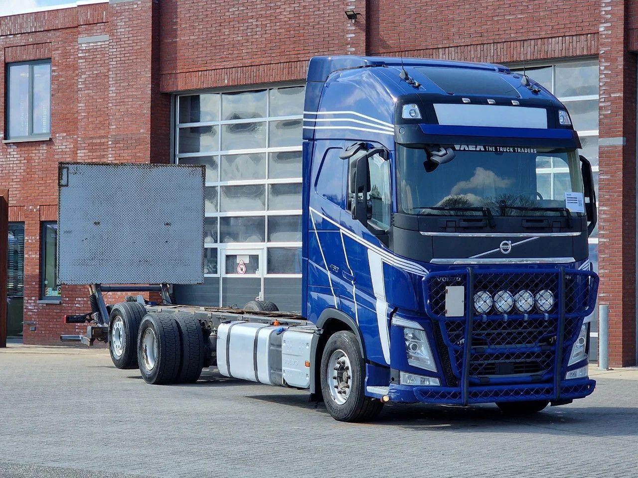 Volvo FH 13.460 Globetrotter XL 6x2 - Chassis with loa