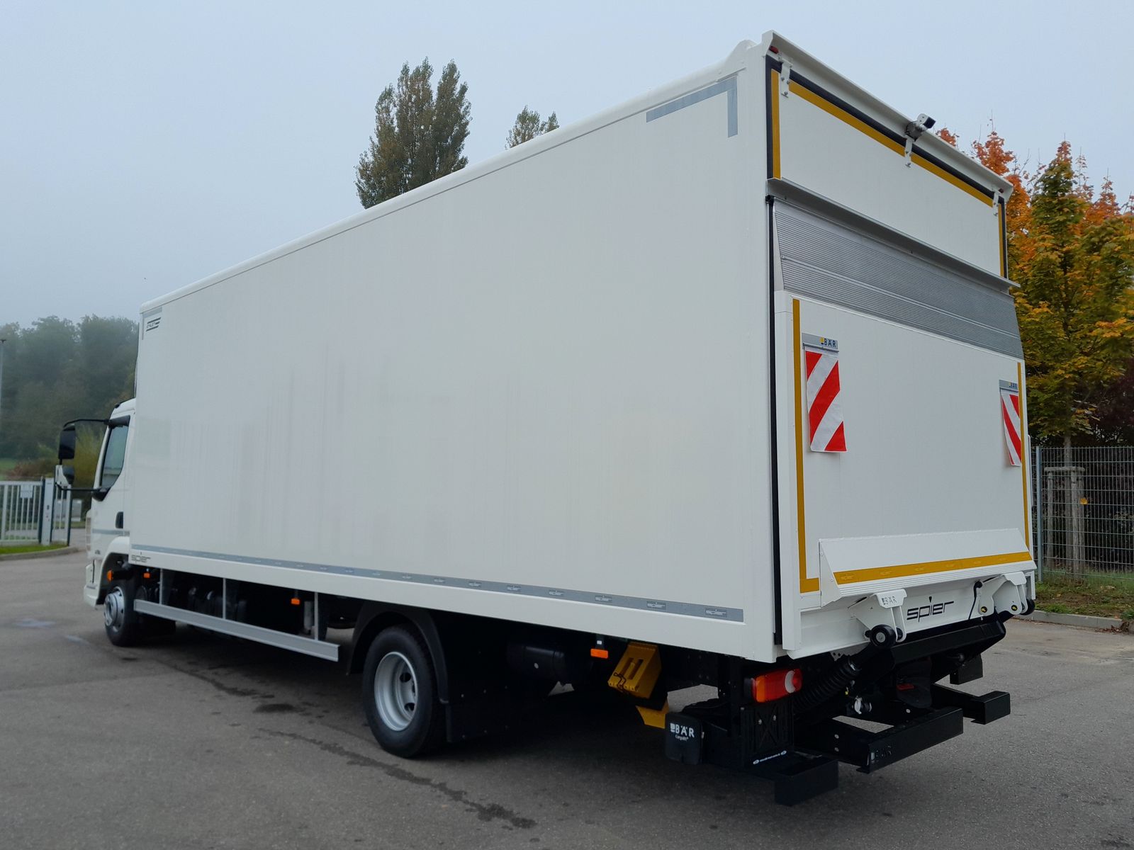 Fahrzeugabbildung DAF FA XB 230 12t