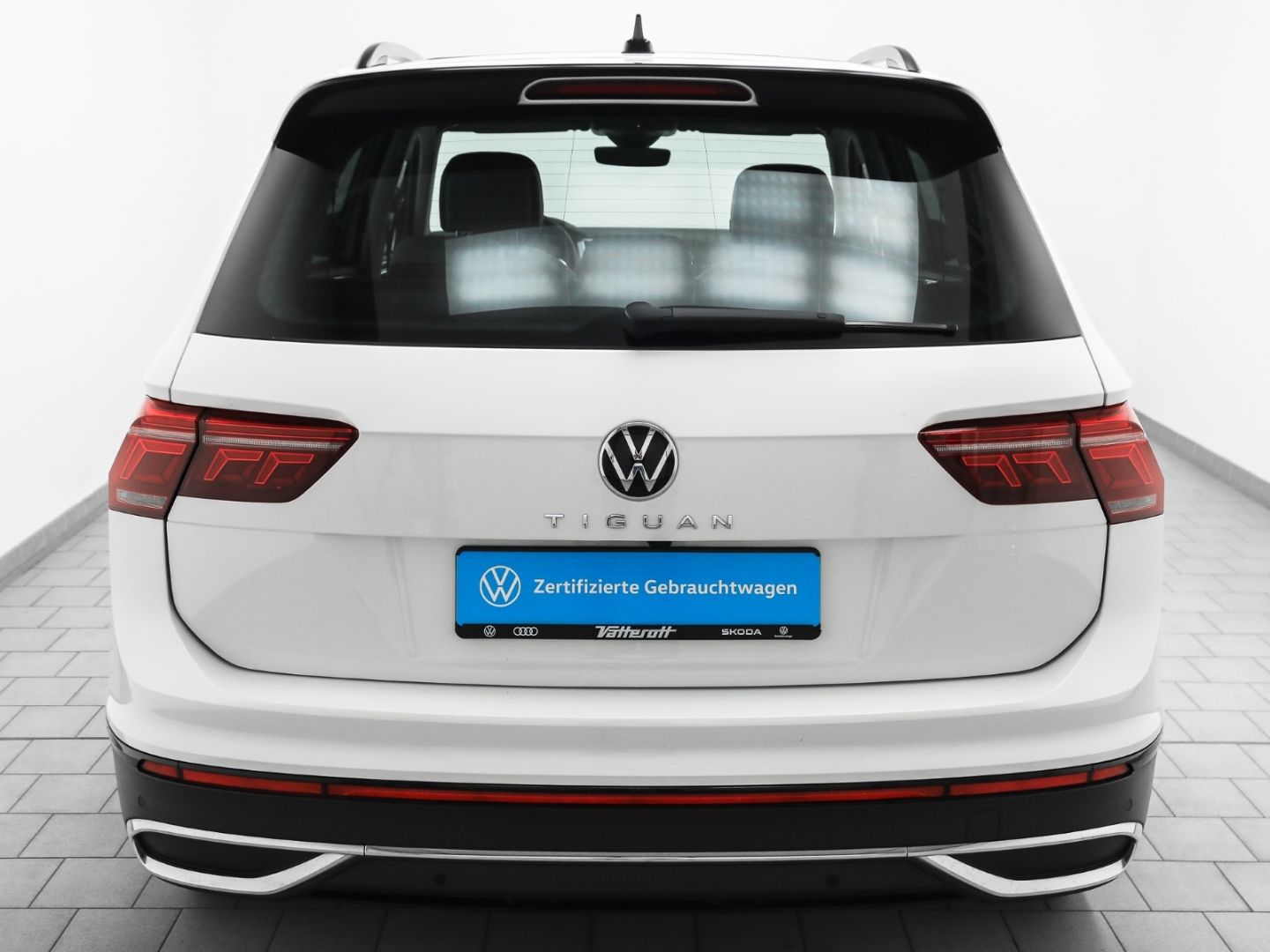 Volkswagen Tiguan 2.0 TDI Urban Sport AHK Pano Standheiz Na foto 4