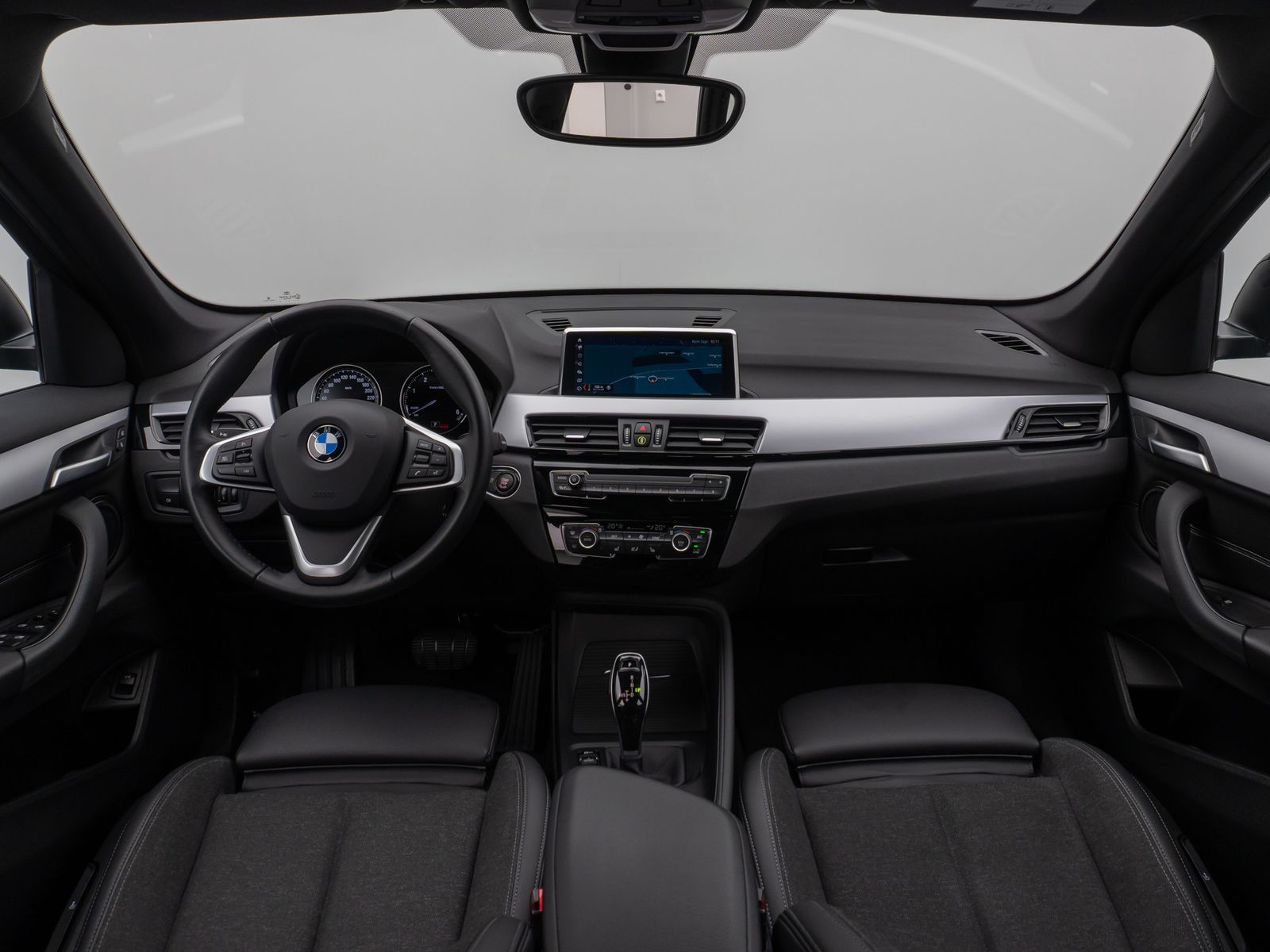 Fahrzeugabbildung BMW X1 sD18d Parkassist DAB Navi DrivAssis PDC Sport