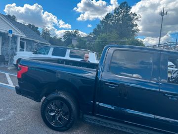 Ford F150 Lightning Lariat gr. Batterie im Vorlauf+20