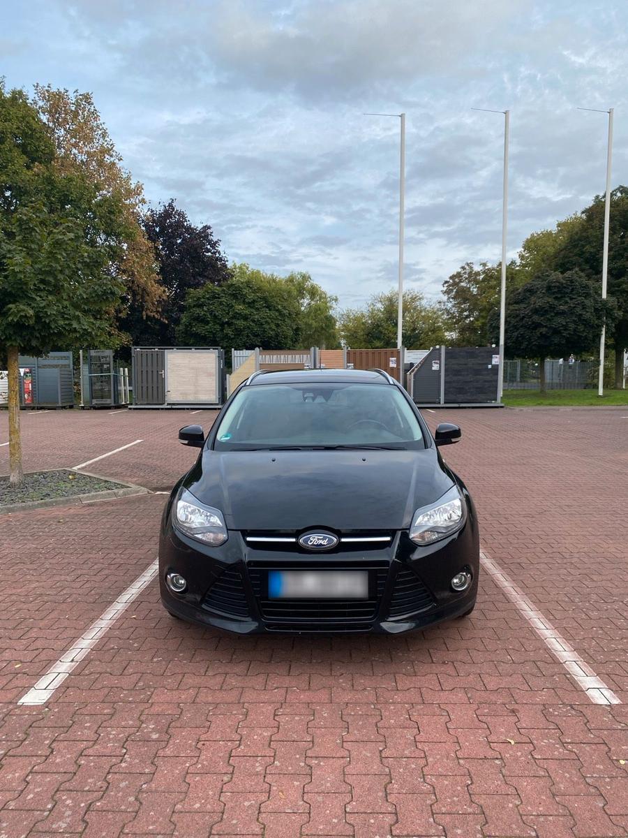 Ford Focus 2012 — rear view
