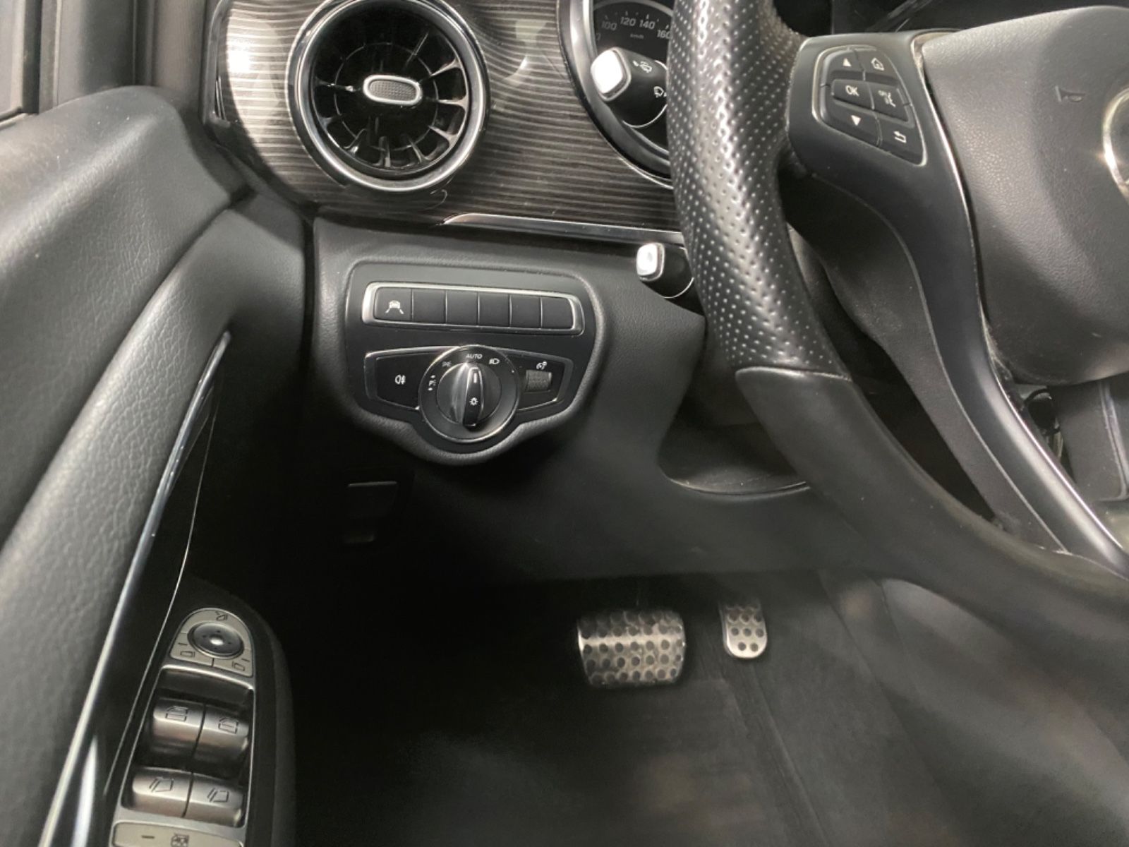 Fahrzeugabbildung Mercedes-Benz V-Klasse V250d *LED, Leder, AHK 2,5t*