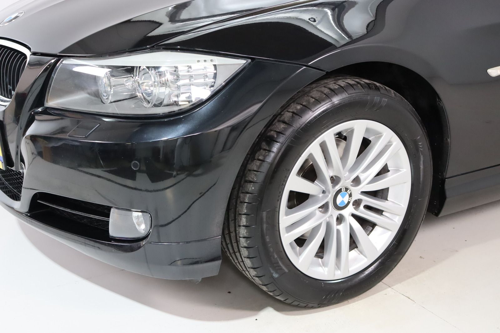 Fahrzeugabbildung BMW 318 i Touring * Xenon * Leder * Pano *