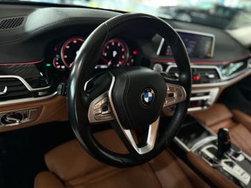 Fahrzeugabbildung BMW 740d xDr Glasdach ACC HUD HI-FI Ferngest.Parken