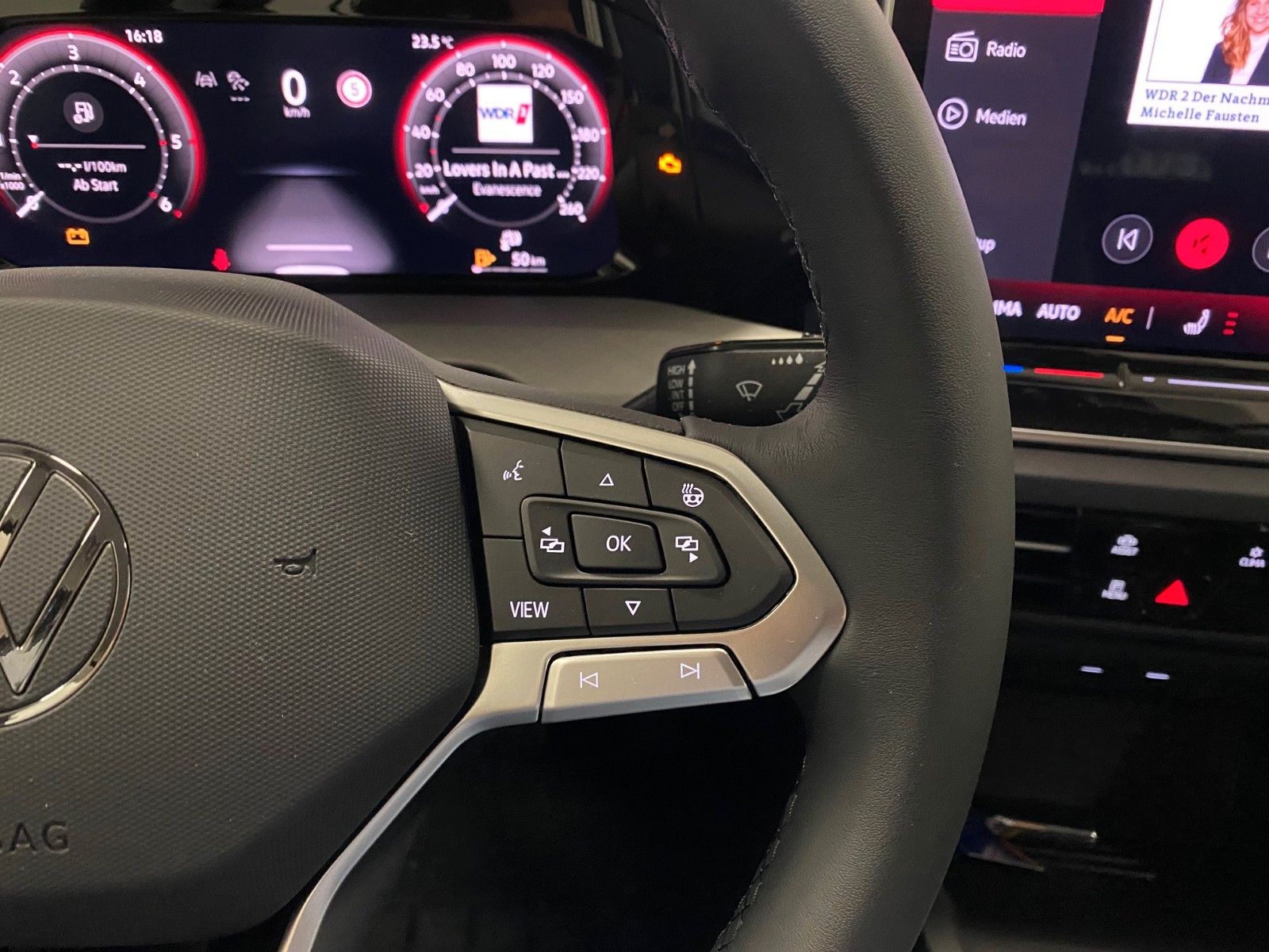 Fahrzeugabbildung Volkswagen Golf 8 Variant 2.0 TDI Life Variant+ACC+PDC v+h+